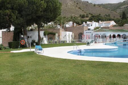 Hermosa Casa Con Terraza E Increibles Vistas Al Mar Y La Montana Nerja Esterno foto