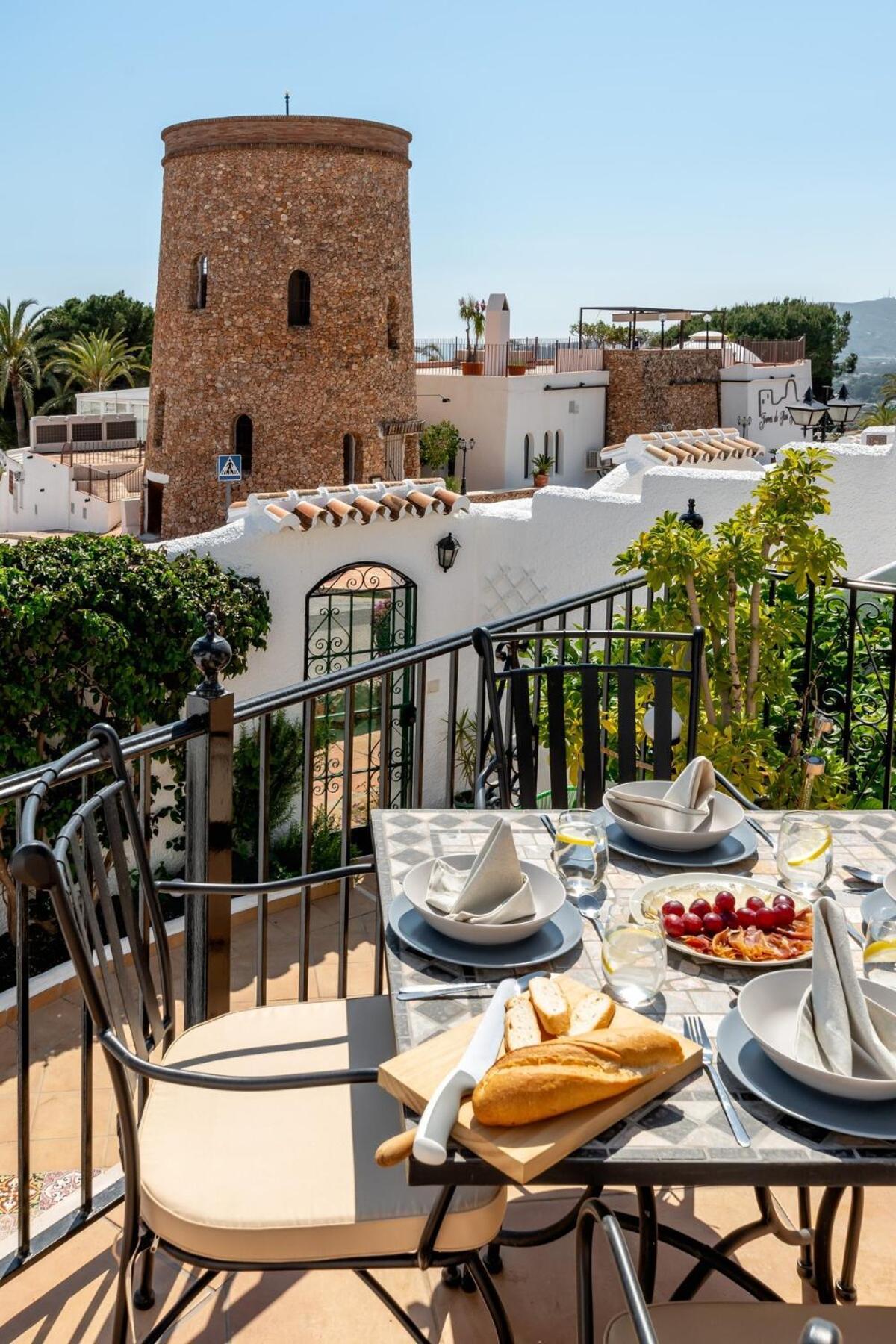 Hermosa Casa Con Terraza E Increibles Vistas Al Mar Y La Montana Nerja Esterno foto